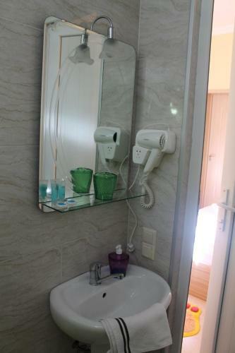 Hostal Okro Life