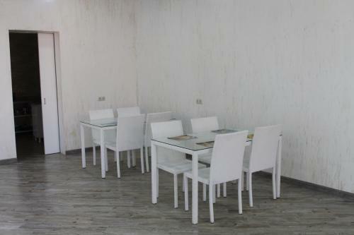Hostal Okro Life