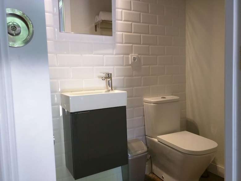 Nwt Paradise Urban Hostel