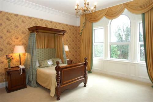 Bed & Breakfast Knockeven House