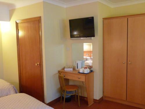Holiday Hotel