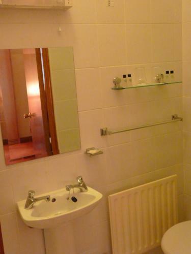 Holiday Hotel