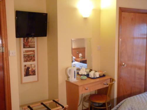 Holiday Hotel