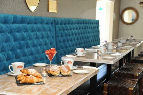 Treacys Oakwood Hotel