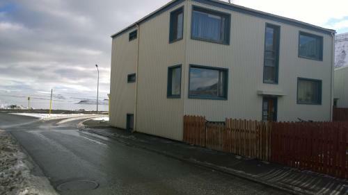 Budget Apartment With Ocean View