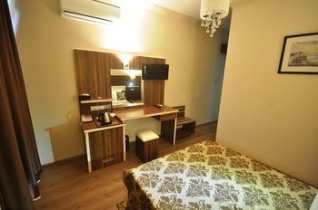 Manuela Hotel