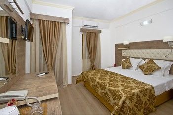 Manuela Hotel