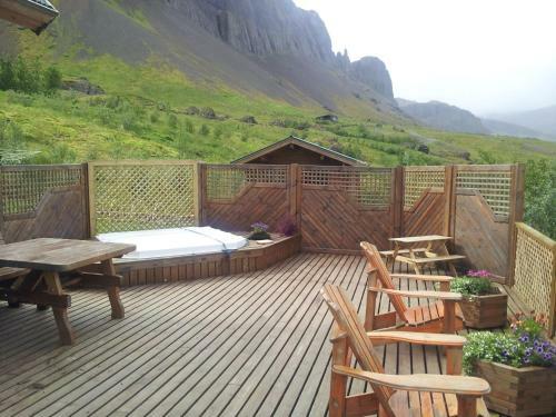 Vindheimar Holiday Home