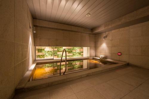 Super Hotel Premier Osaka Hommachi