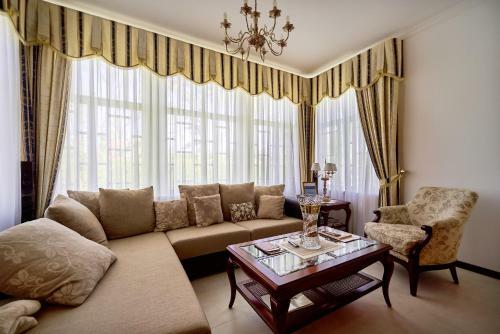 Villa M.s. Kuznetsov Apartments
