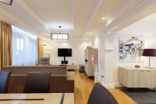 The Queen Luxury Apartments - Villa Giada