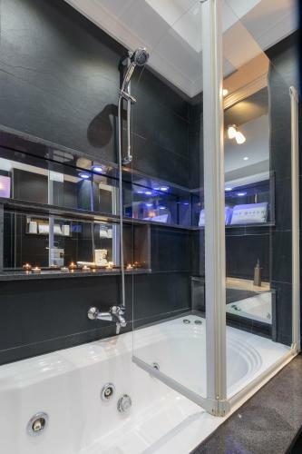 The Queen Luxury Apartments - Villa Giada