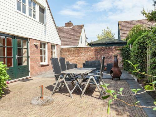 Modern Holiday Home In Noordwijkerhout With Fireplace