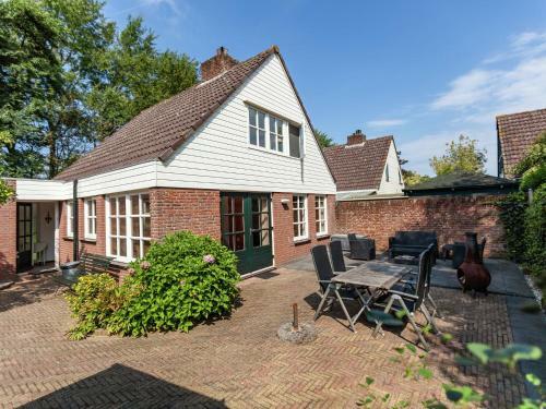 Modern Holiday Home In Noordwijkerhout With Fireplace