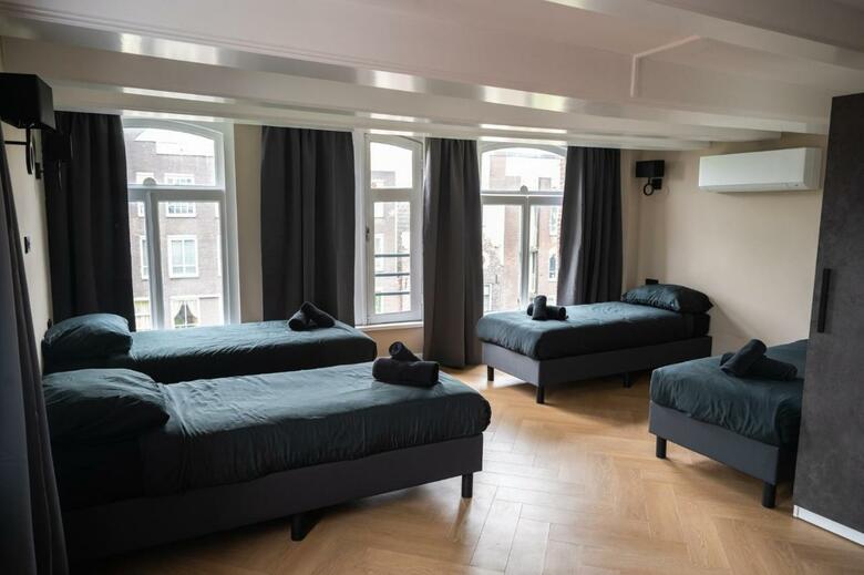Hotel 83