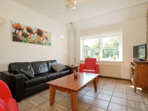Spacious Apartment In Oosterend Terschelling Amidst Meadows