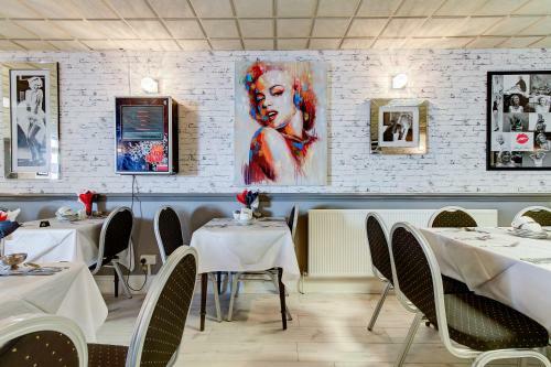 The New Sandringham Court Hotel