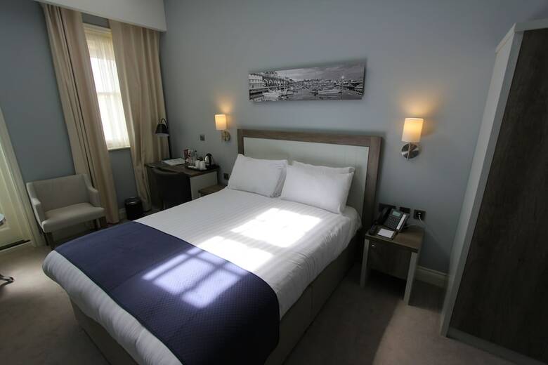 Yarrow Hotel