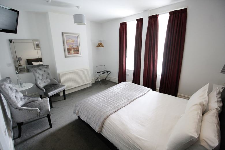 Hostal Church Guesthouse