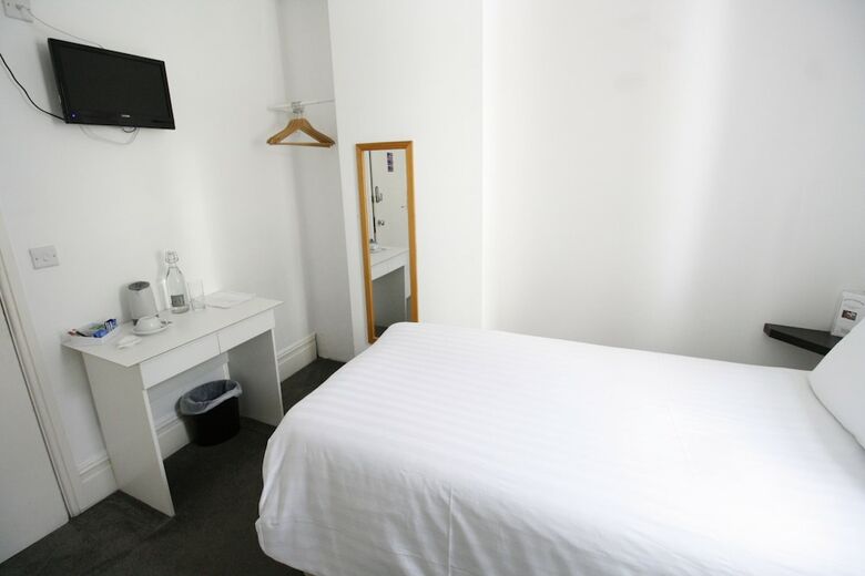 Hostal Church Guesthouse