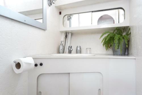 Riverscapes Heated Yacht Eucala