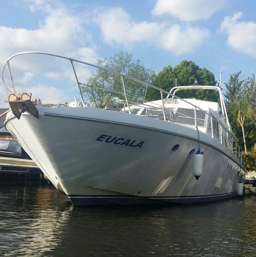 Riverscapes Heated Yacht Eucala