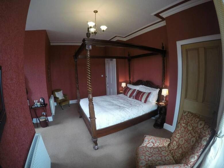 Hostal The Pines Guesthouse