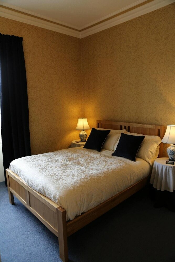 Hostal The Pines Guesthouse