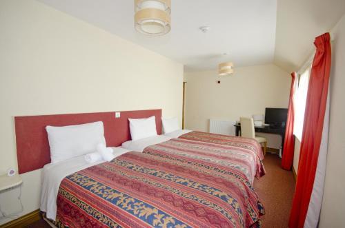 Hostal Bridge House Guest House