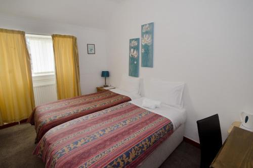 Hostal Bridge House Guest House