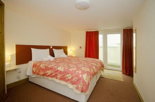 Hostal Bridge House Guest House