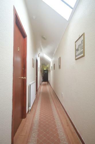 Hostal Bridge House Guest House