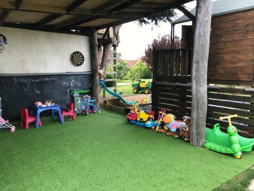 Rew Farm Country & Equestrian Accommodation