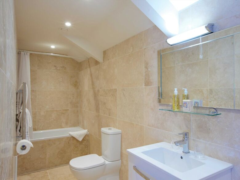 Hostal 32 Townhouse
