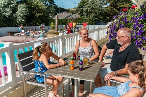 Newquay Bay Resort - Families And Couples Only