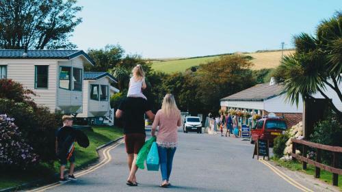 Newquay Bay Resort - Families And Couples Only