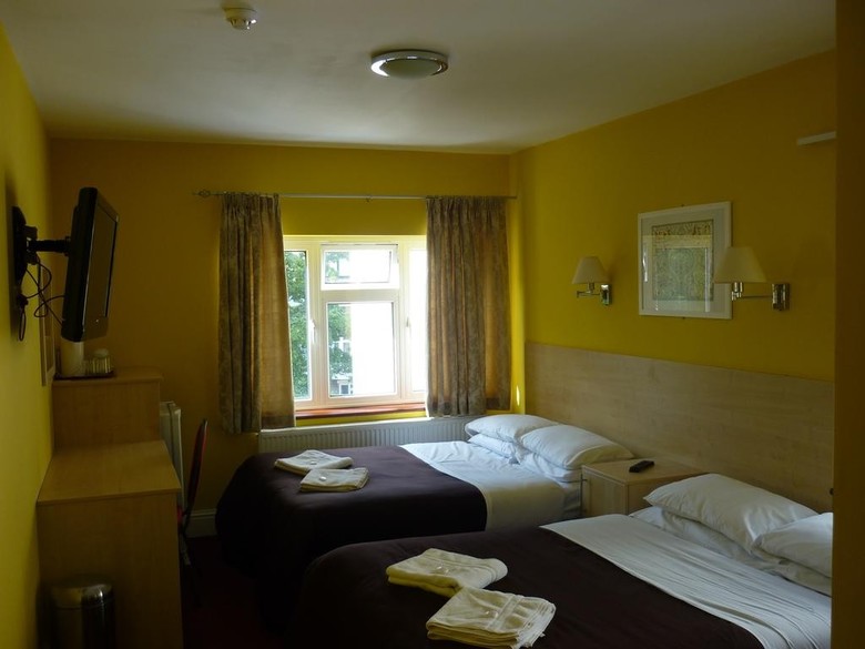 Bed & Breakfast Acton Town Hotel
