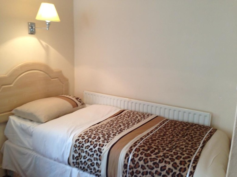 Bed & Breakfast Acton Town Hotel