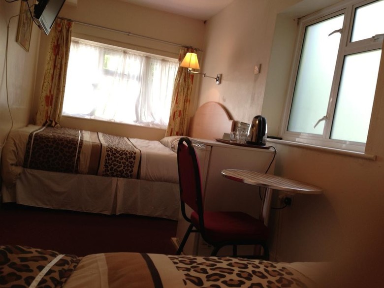 Bed & Breakfast Acton Town Hotel