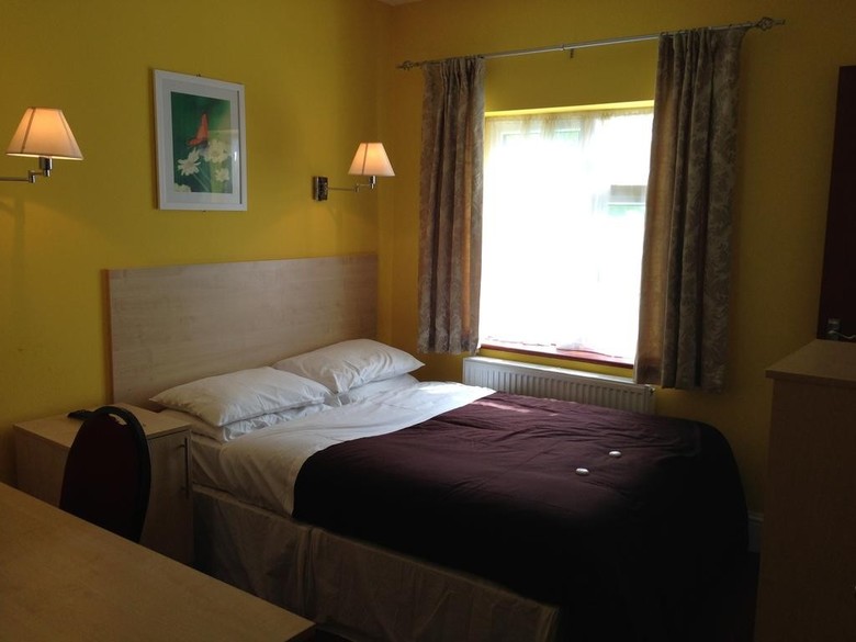Bed & Breakfast Acton Town Hotel