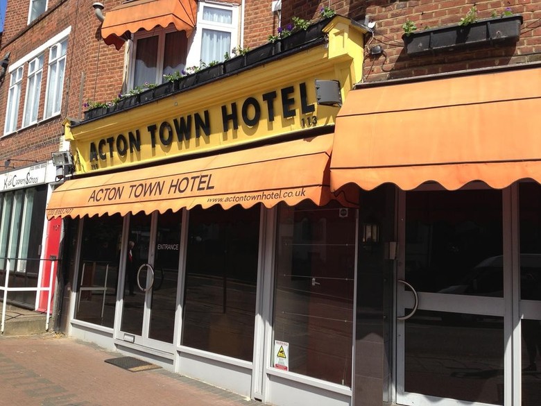 Bed & Breakfast Acton Town Hotel