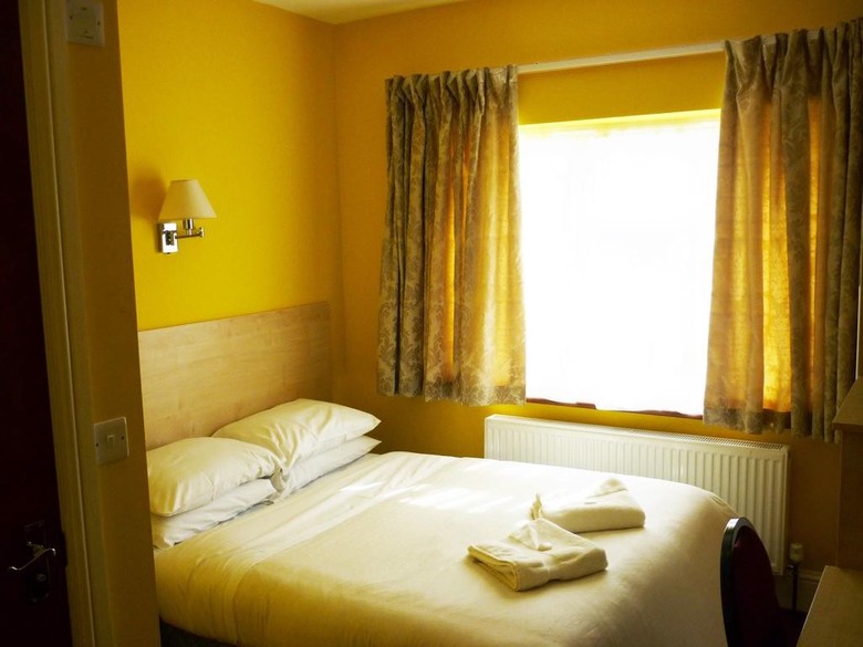 Bed & Breakfast Acton Town Hotel