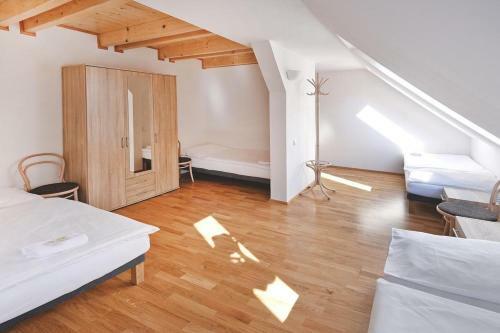 Hostal Restaurace A Pension H?eb�k�rna