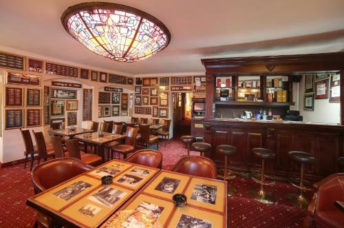 Hostal Pension Masonic House