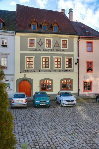 Hostal Pension Masonic House