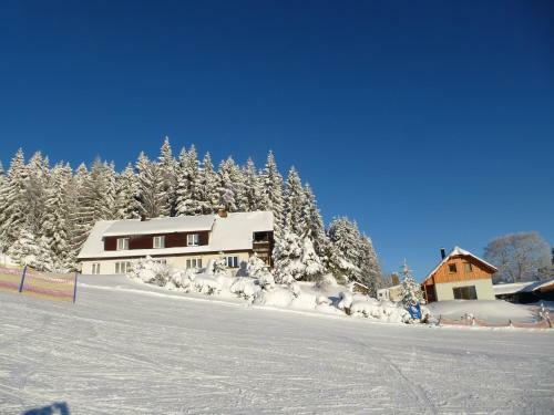 Hostal Ubytov�n� Ly?a?sk� ?kola