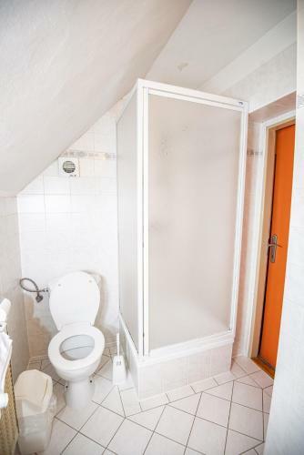 Hostal Penzion ?ert