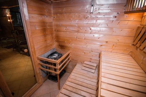 Hostal Penzion ?ert