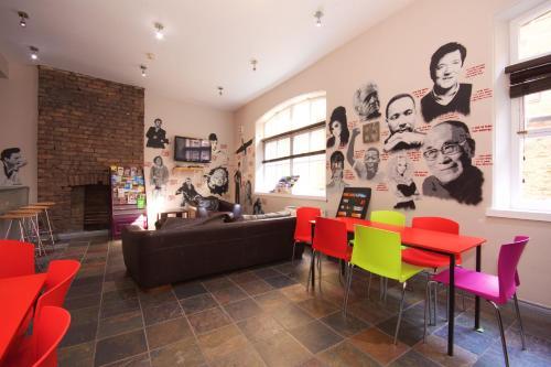 Albergue Albatross Backpackers In!