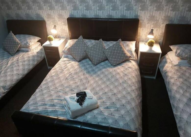 Hostal The Vale Hotel